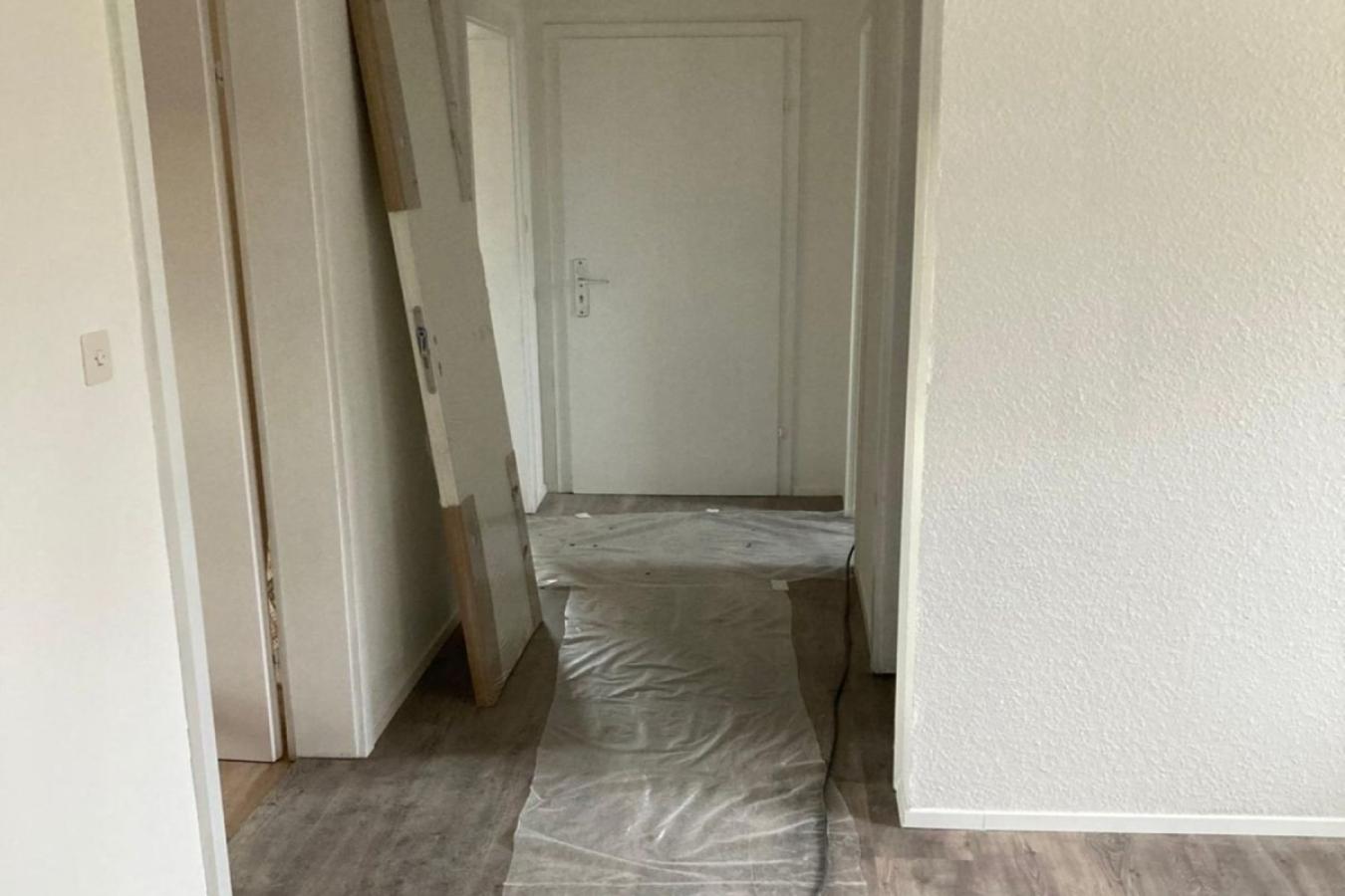 DG Wohnung Flur II während Modernisierung