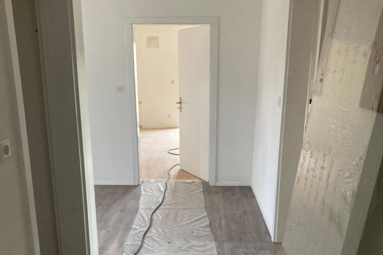 DG Wohnung Flur während Modernisierung