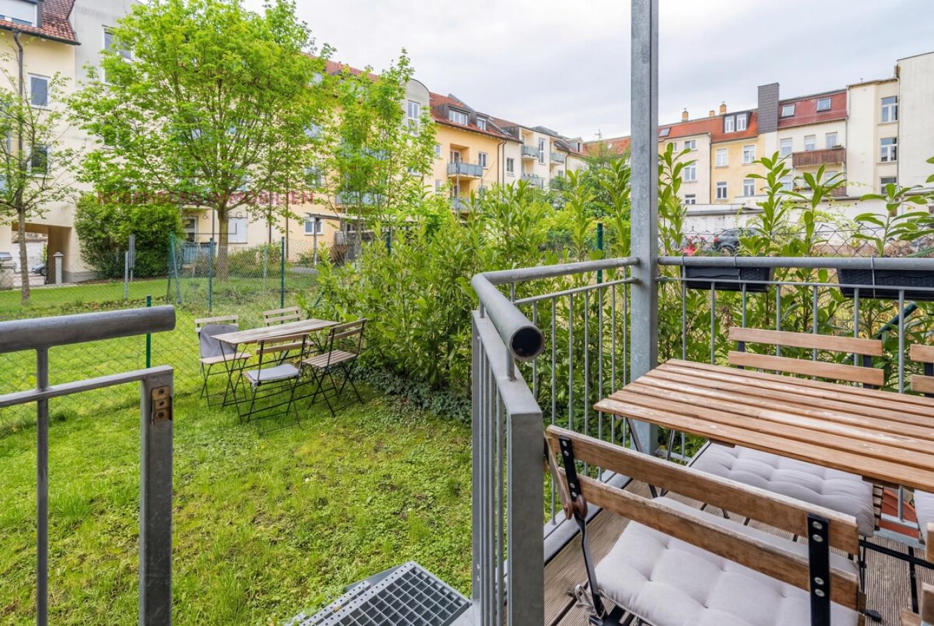 Möblierte 2-Zimmer-Wohnung mit Garten in Leipzig-Mockau zu vermieten_Balkon mit Zugang zum Garten
