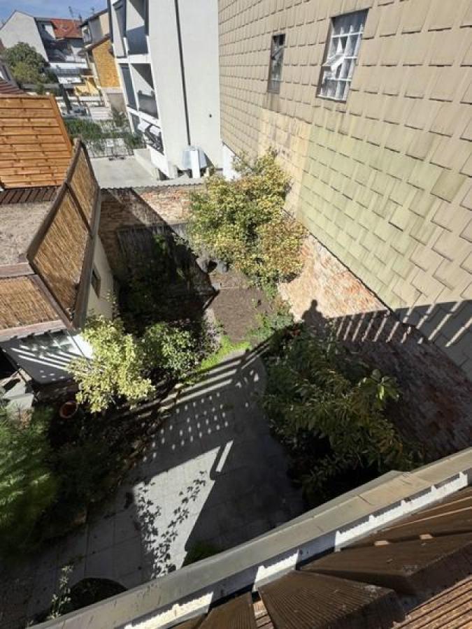 35 Garten von Terrasse aus gesehen