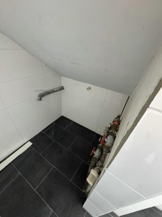 45 Wandschrank im Bad DG