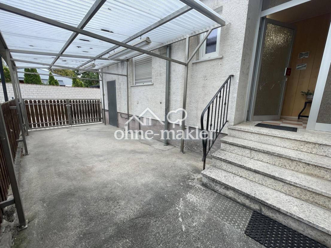 Hof mit Carport Ansicht 1