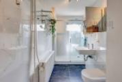 Badezimmer 1 (EG)