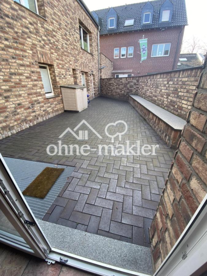 Terrasse mit Zugang Keller