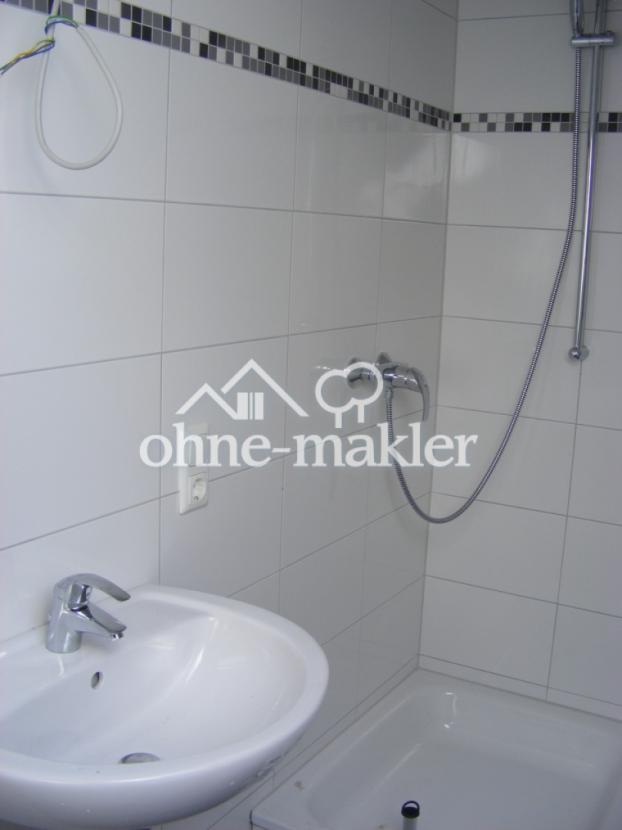 Bad mit Dusche DG