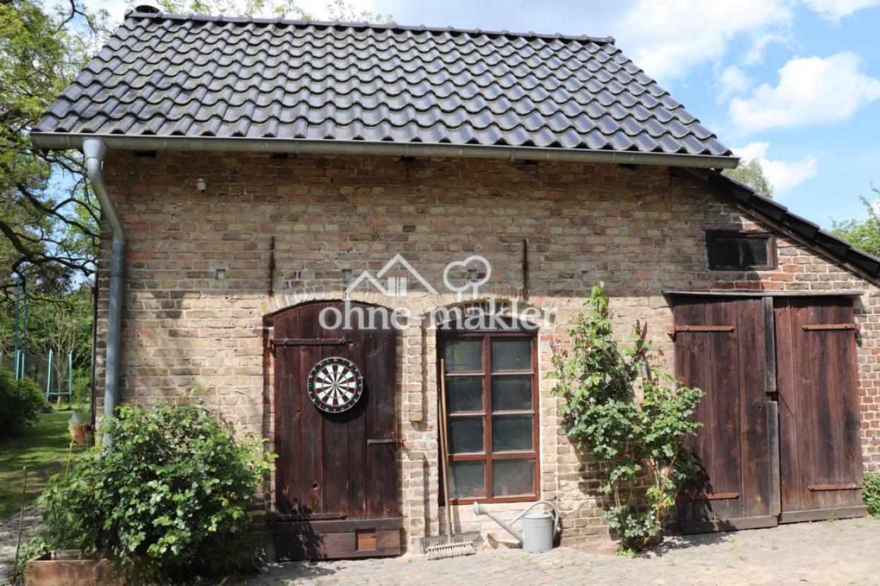 Stall, Ost (Frontseitig)