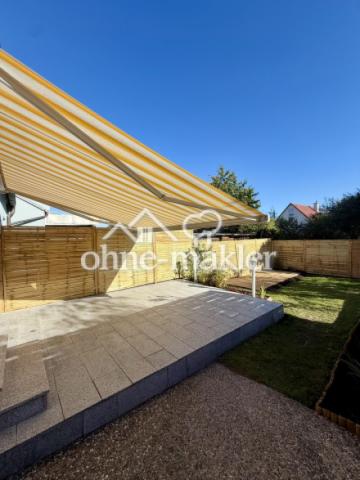 Terrasse mit Sonnenmarkise