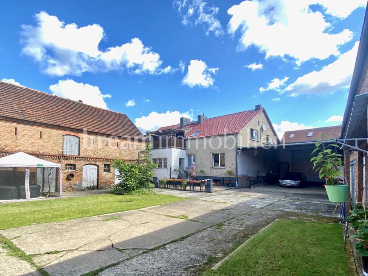 Hof zum Wohnhaus