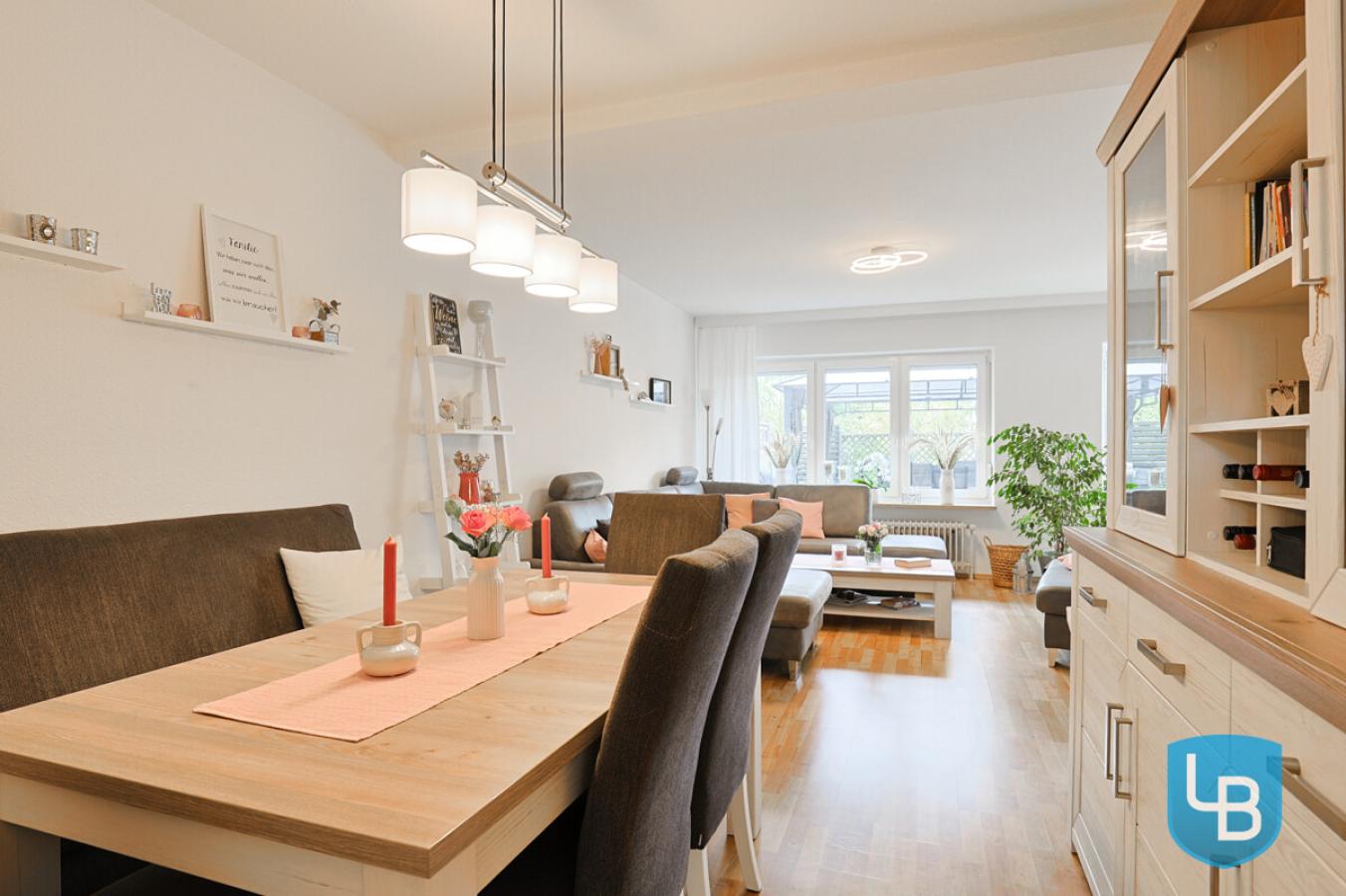 Blick ins Wohn- und Esszimmer