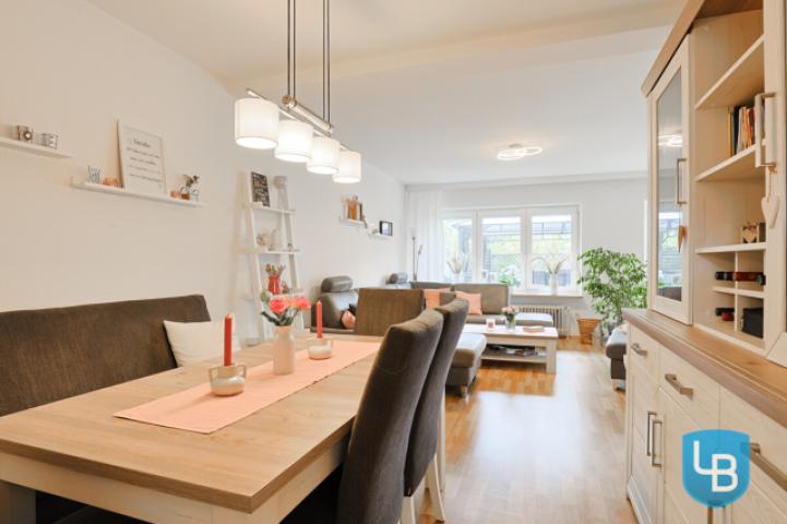 Blick ins Wohn- und Esszimmer