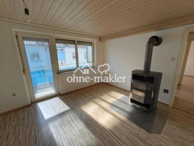 Wohnzimmer, Balkon und Ofen