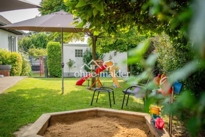 Garten und Garage Südseite