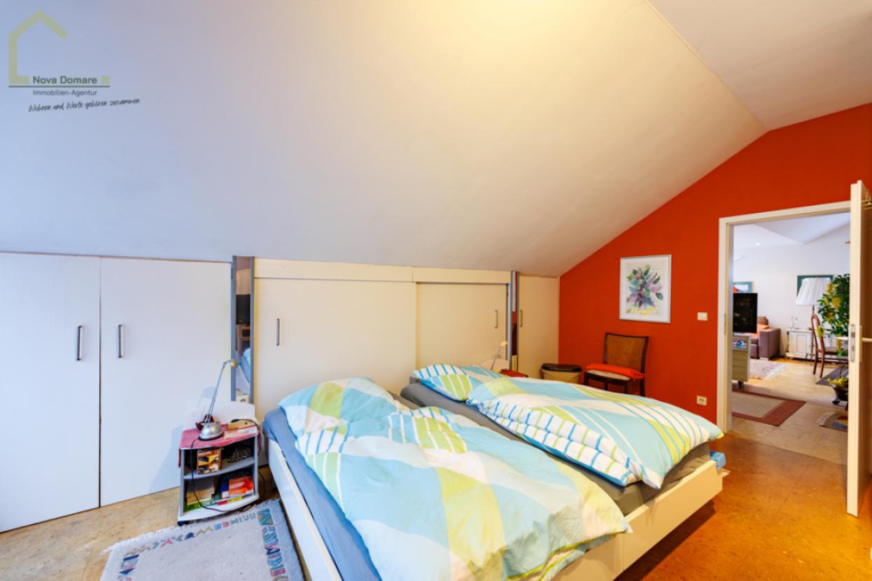 Schlafzimmer DG