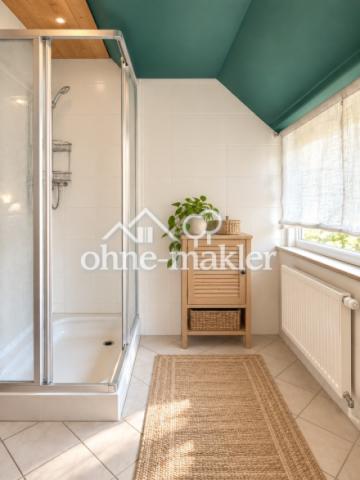 Badezimmer mit Dusche