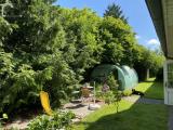 Ansicht Garten mit Gewächshaus