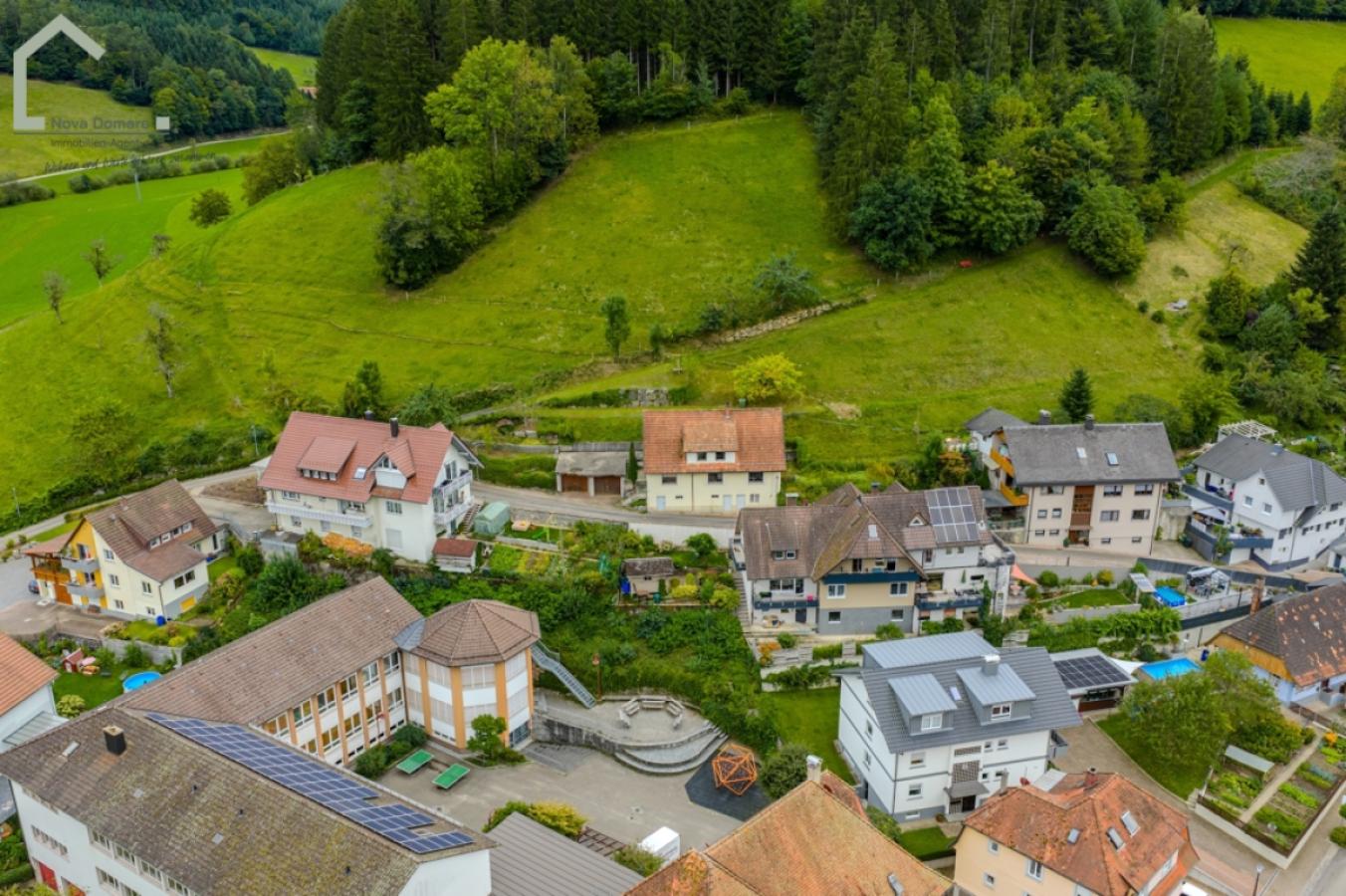 Seitliche Ansicht Richtung Hang