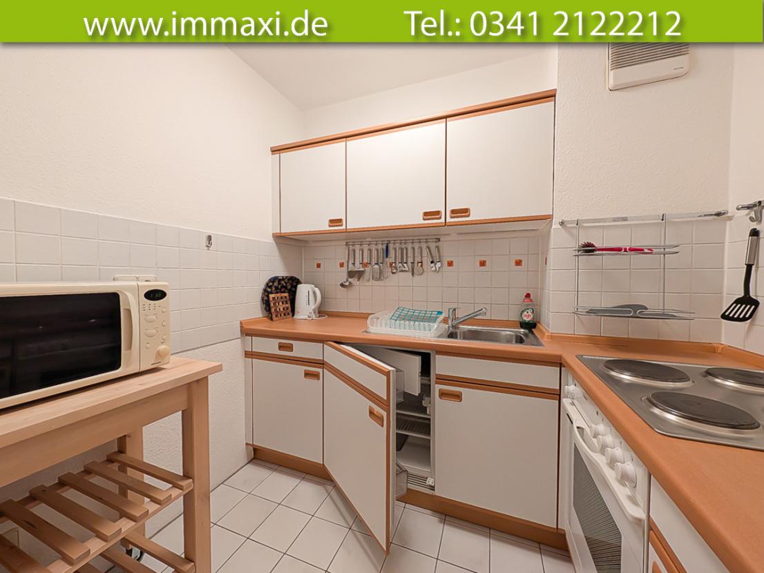 Küche-mit-Einbauküche