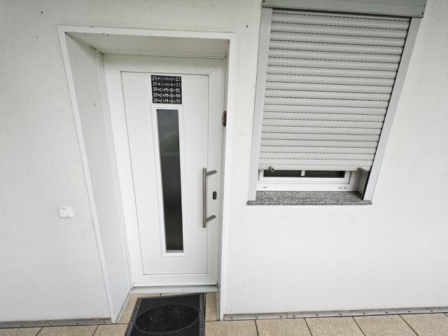 Wohnungstüre, Küchenfenster
