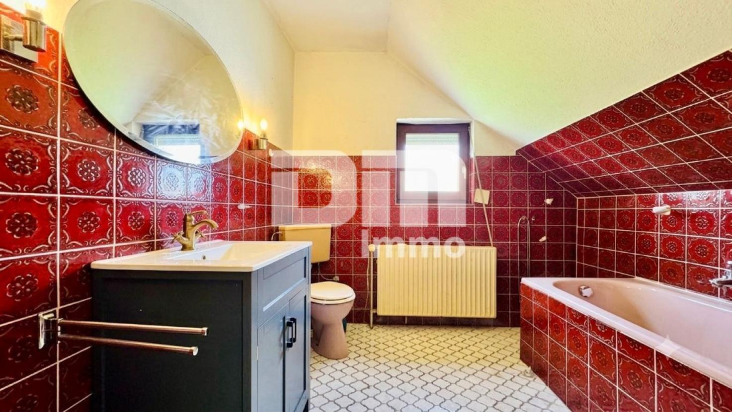 Wohnhaus OG / DG Bad / Wanne
