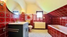Wohnhaus OG / DG Bad / Wanne