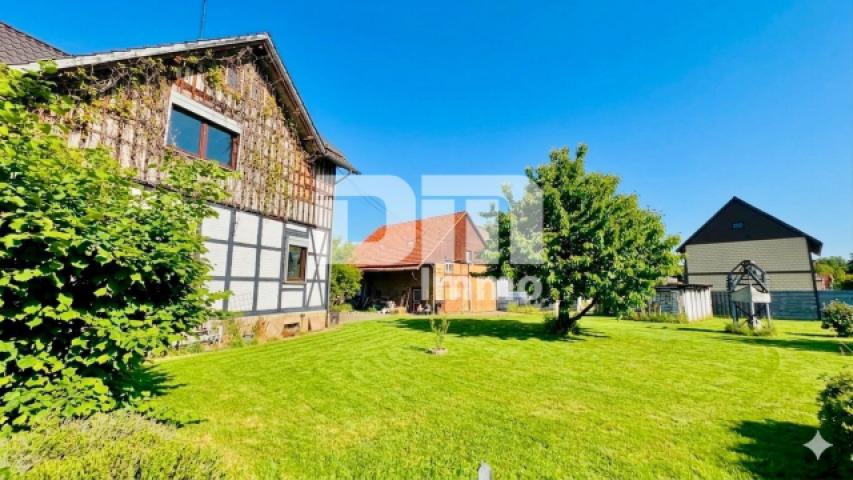 Gartenbereich / Wohnhaus / Scheune Ensemble