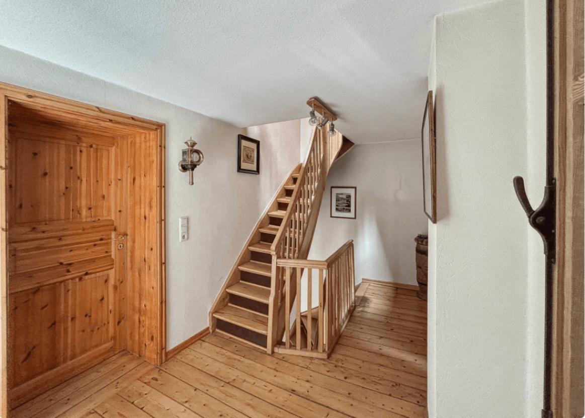 Flur mit Treppe