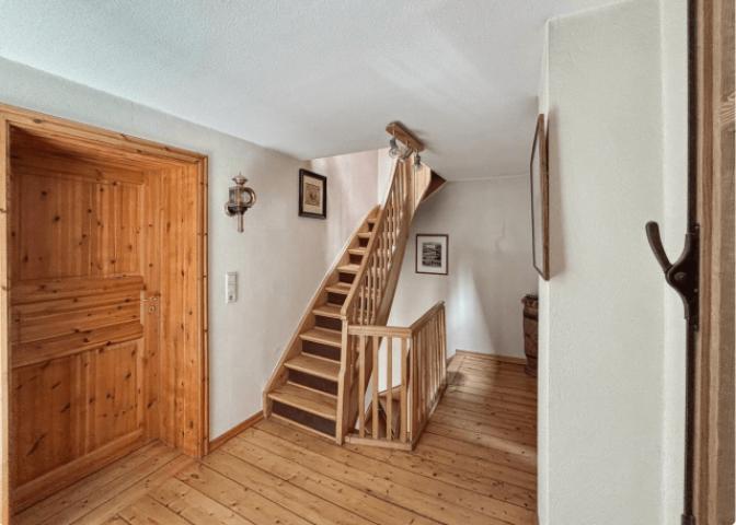 Flur mit Treppe