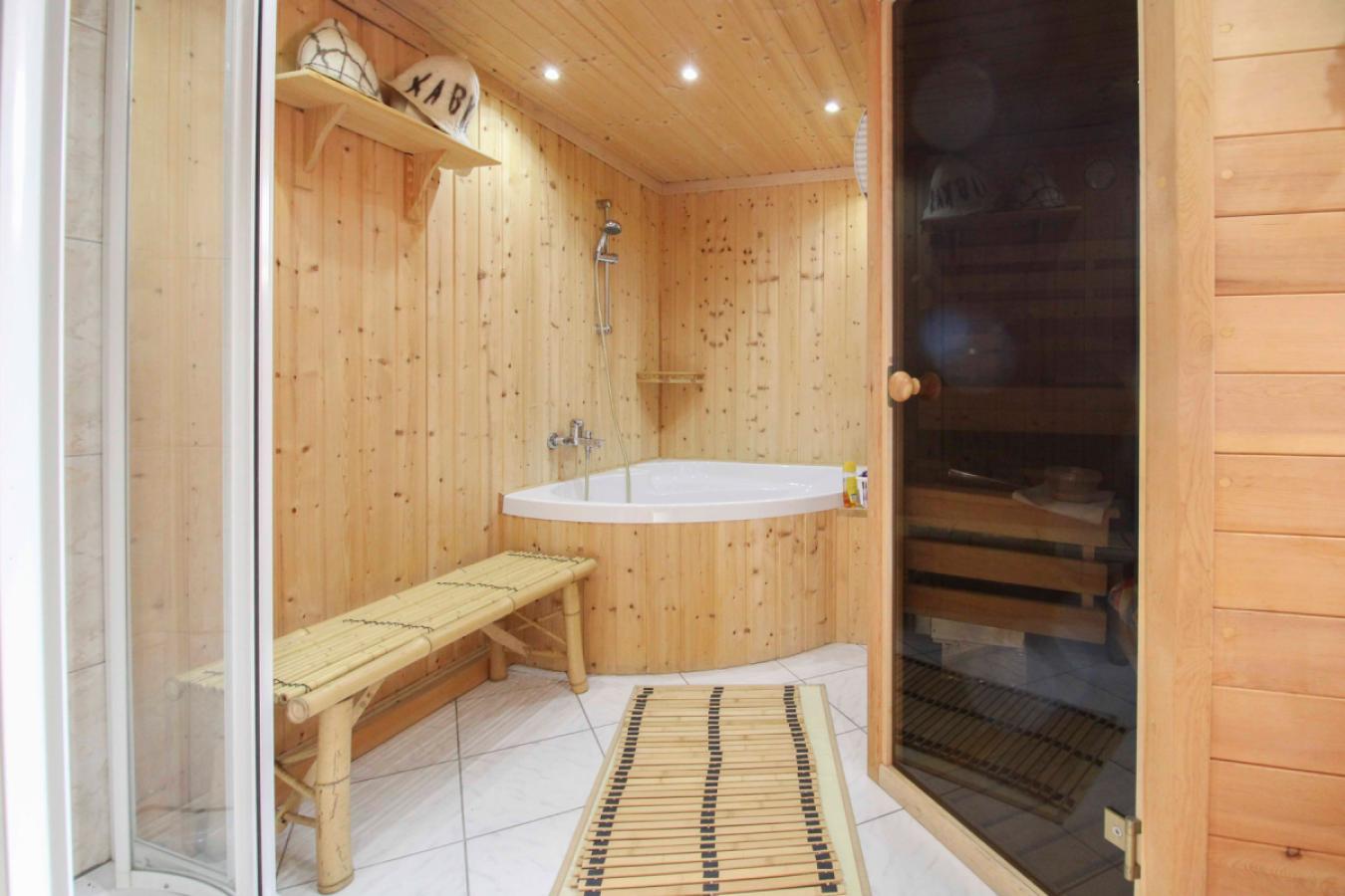 13 Sauna