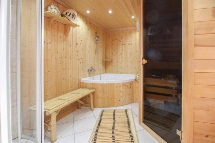 13 Sauna