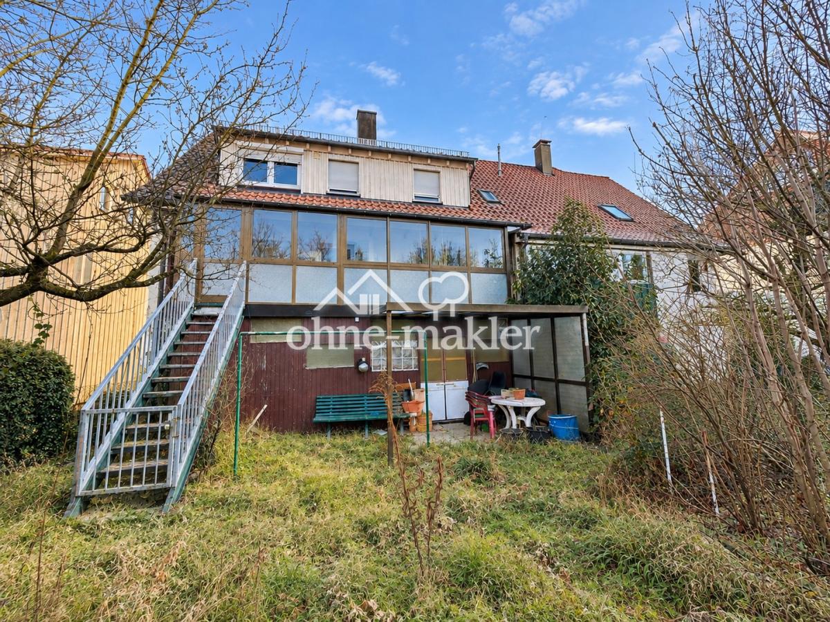 Blick vom Garten auf das Haus