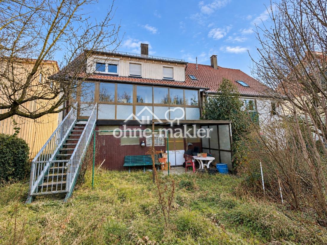 Blick vom Garten auf das Haus