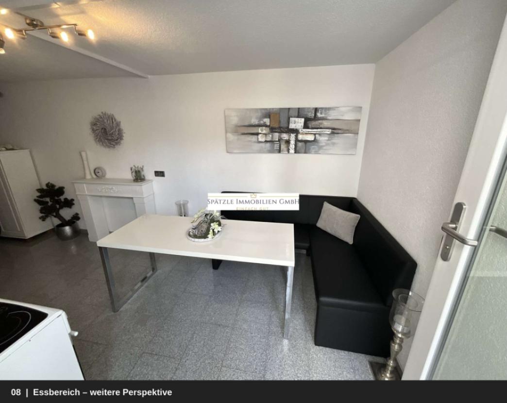 Erdgeschoss Teil der Garage Übergang vom Wohnbereich zur Terrasse