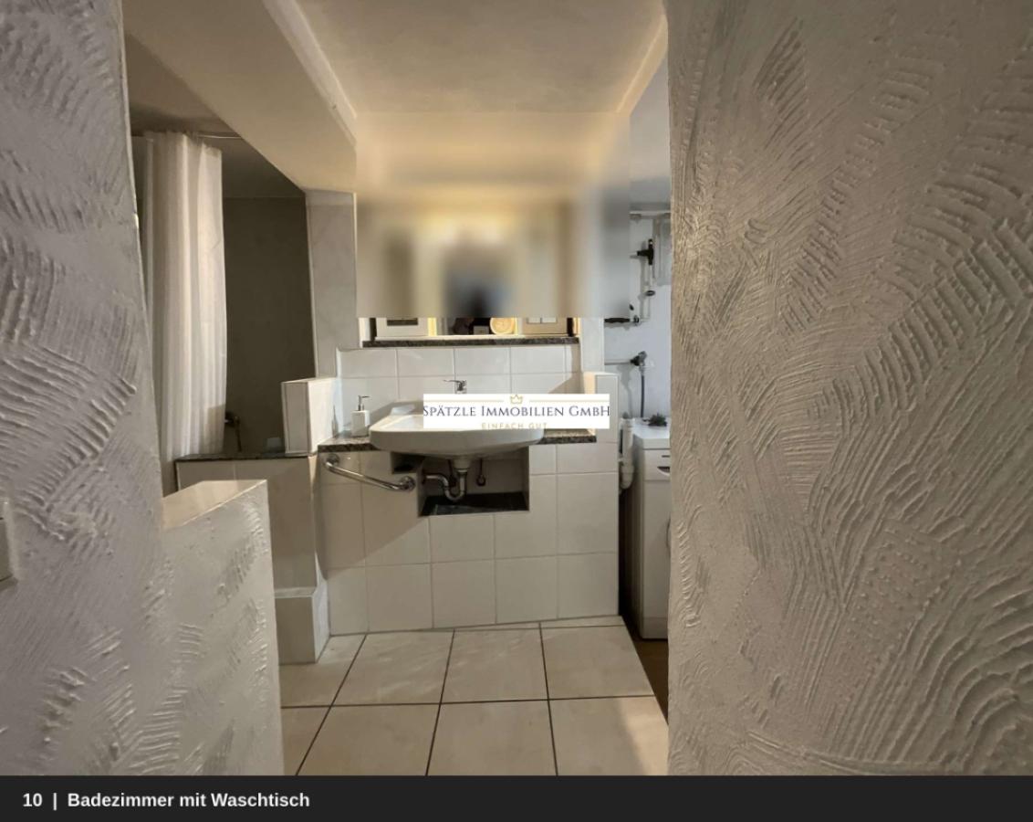 10_Badezimmer_mit_Waschtisch