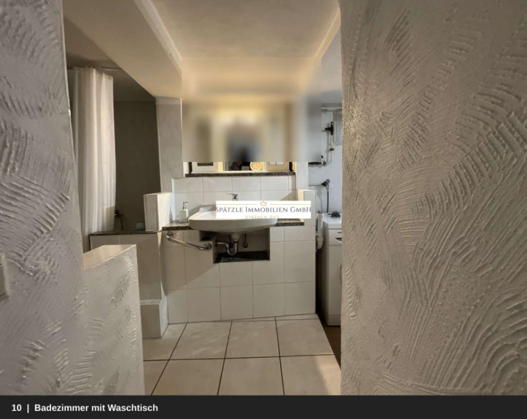 10_Badezimmer_mit_Waschtisch