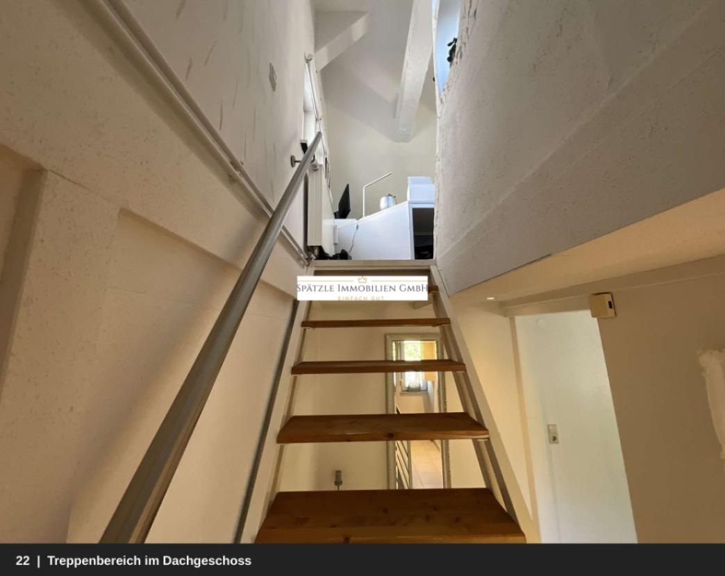 22_Treppenbereich_im_Dachgeschoss