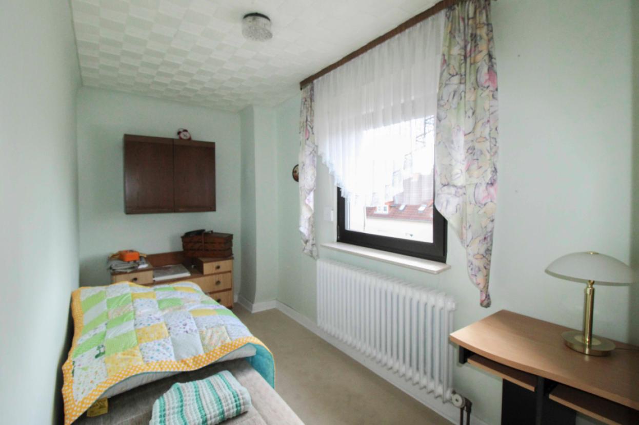 Schlafzimmer 3 OG Losheimer Straße