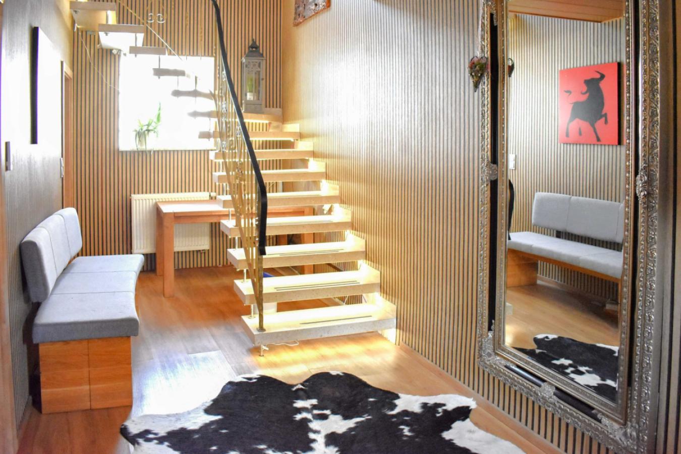 Flur EG Treppe