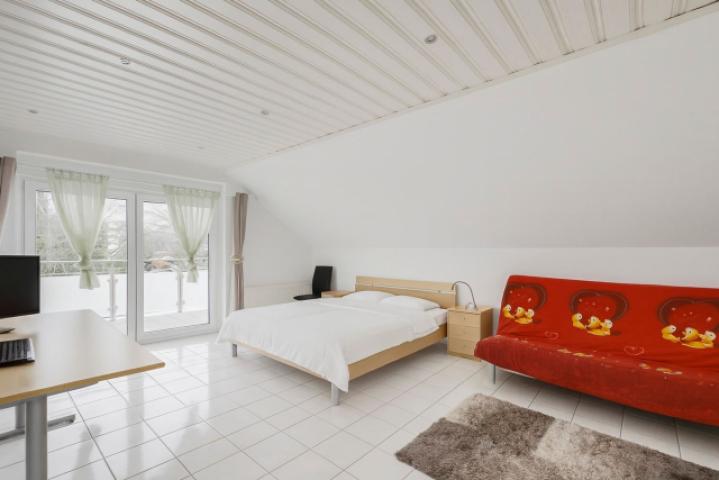 Schlafzimmer mit Balkon