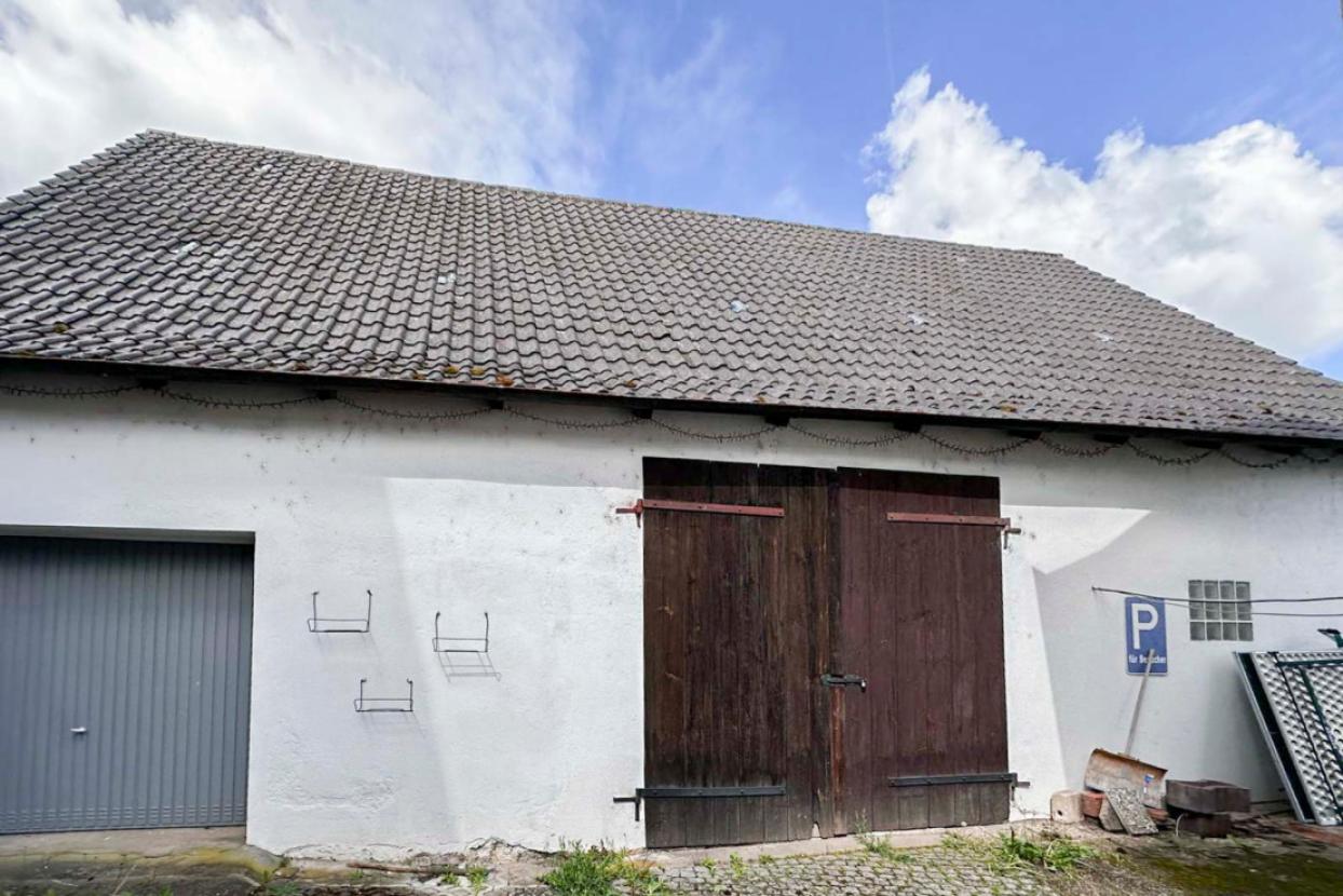 Scheune und Garage