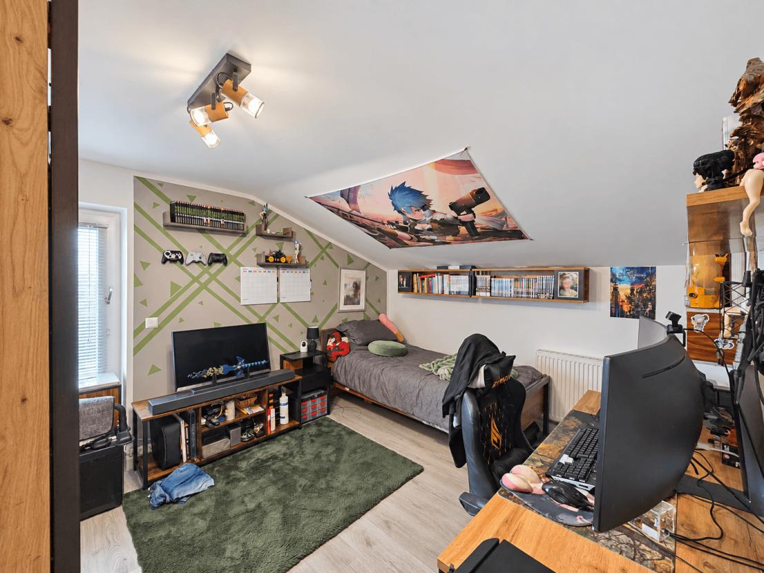 Schlafzimmer 1 mit Balkonzugang DG