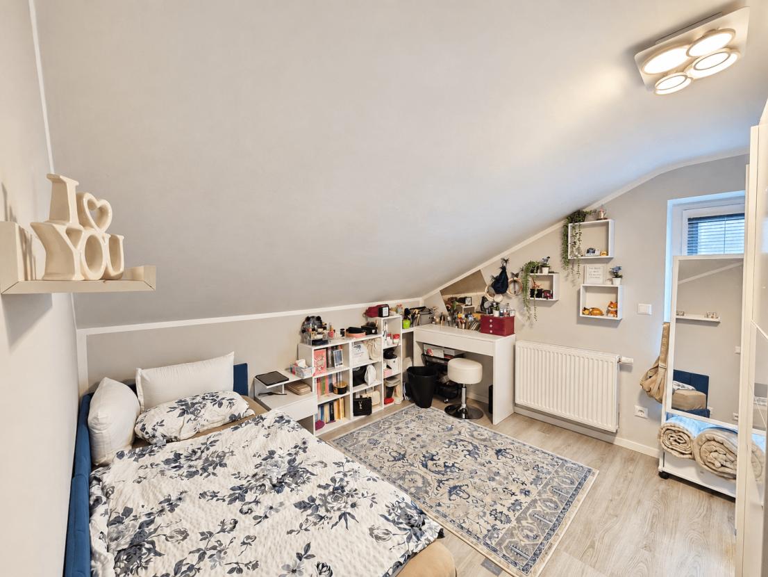 Schlafzimmer 2 mit Balkonzugang DG
