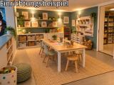 Kinderatelier mit Basteltisch