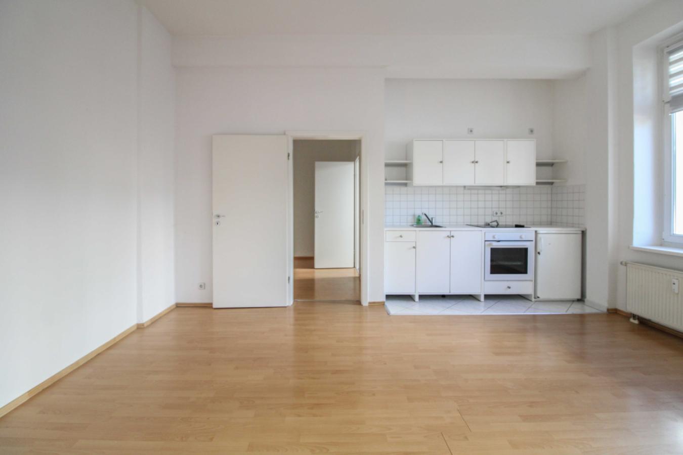 Wohnzimmer mit offener Küche(1)