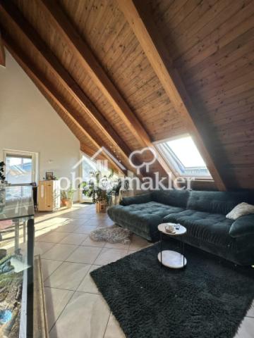 Wohnzimmer mit Balkonzugang