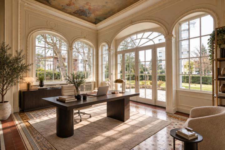 Elegantes Homeoffice im historischen Wintergarten