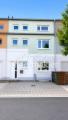 Haus mit zwei Stellplätzen