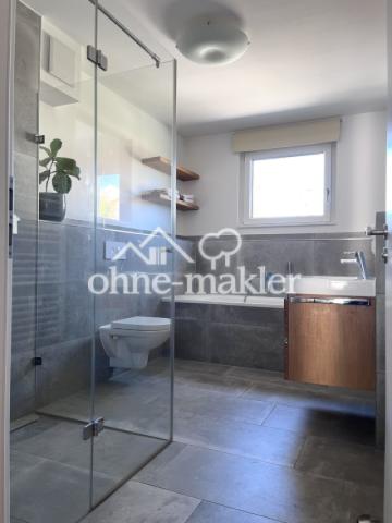 OG: Bad 1 mit Dusche + Wanne