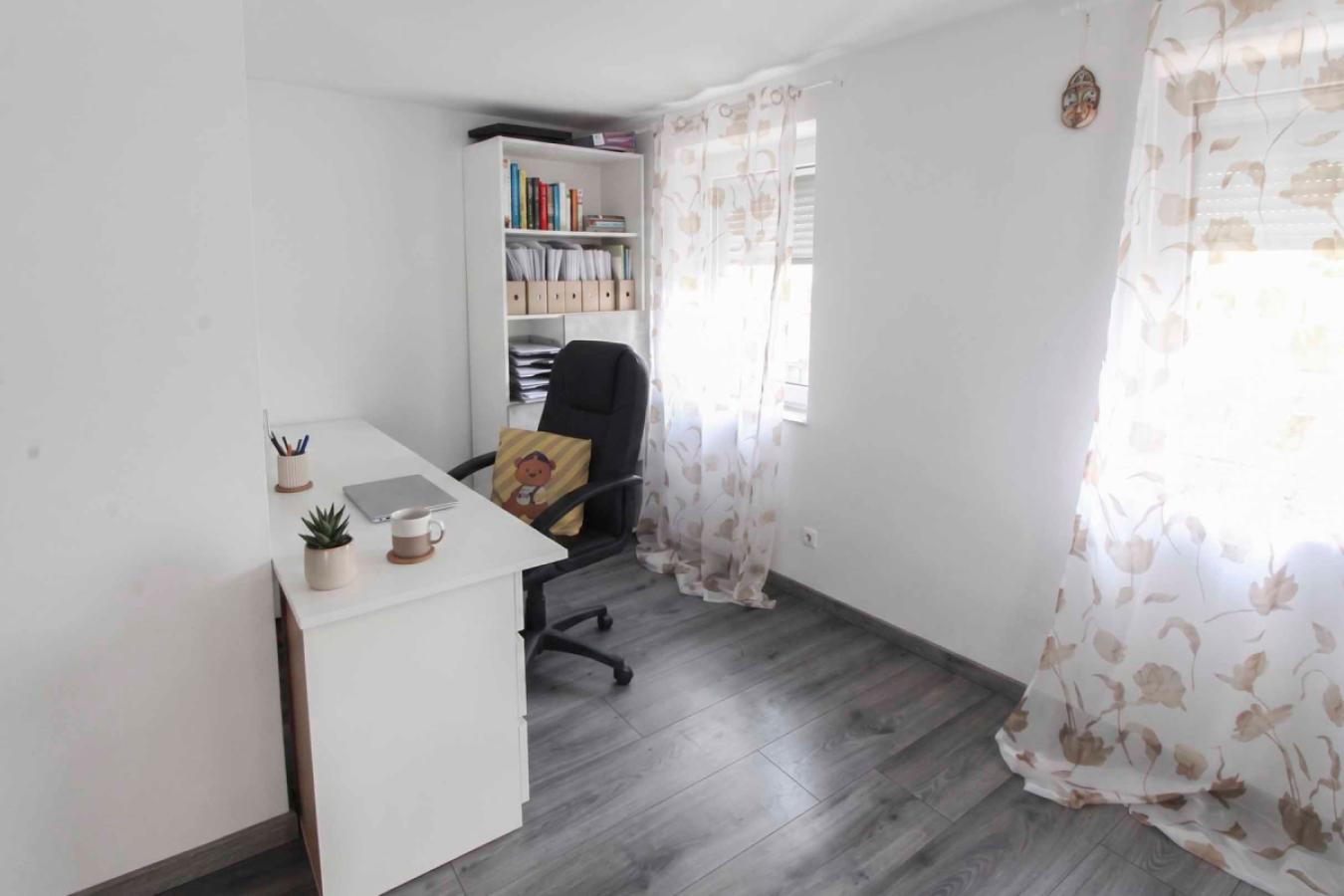 Büro EG