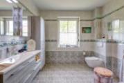 Badezimmer 1 (EG)