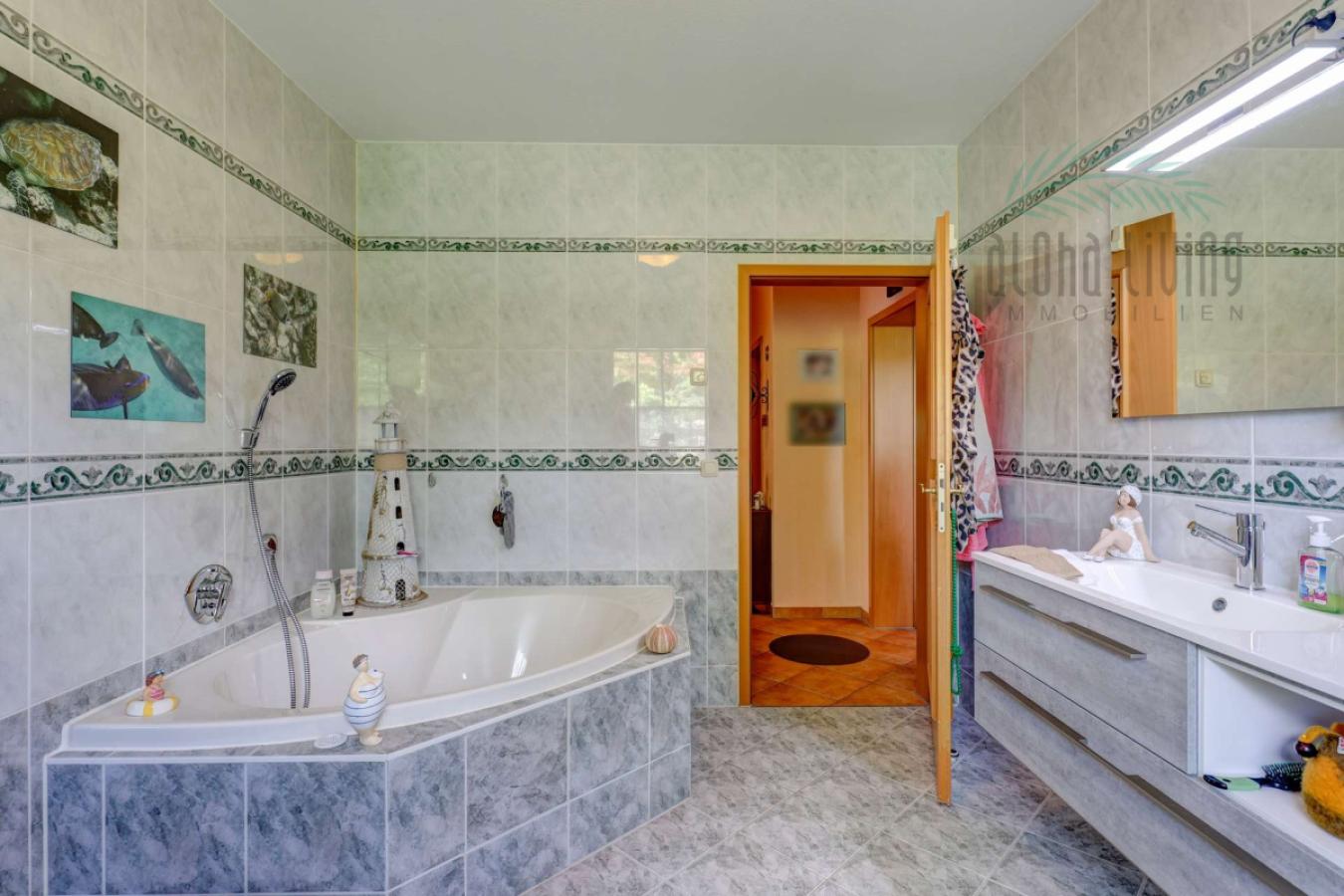 Badezimmer 1 (EG)